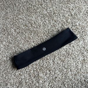 Lululemon OS Women’s fly away headband in black